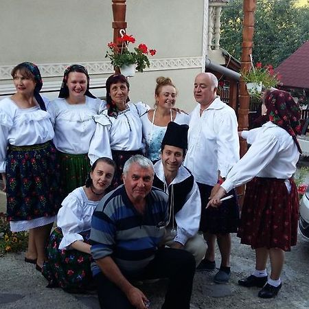 Hotel Casa Ionela Petreus Poienile Izei Esterno foto