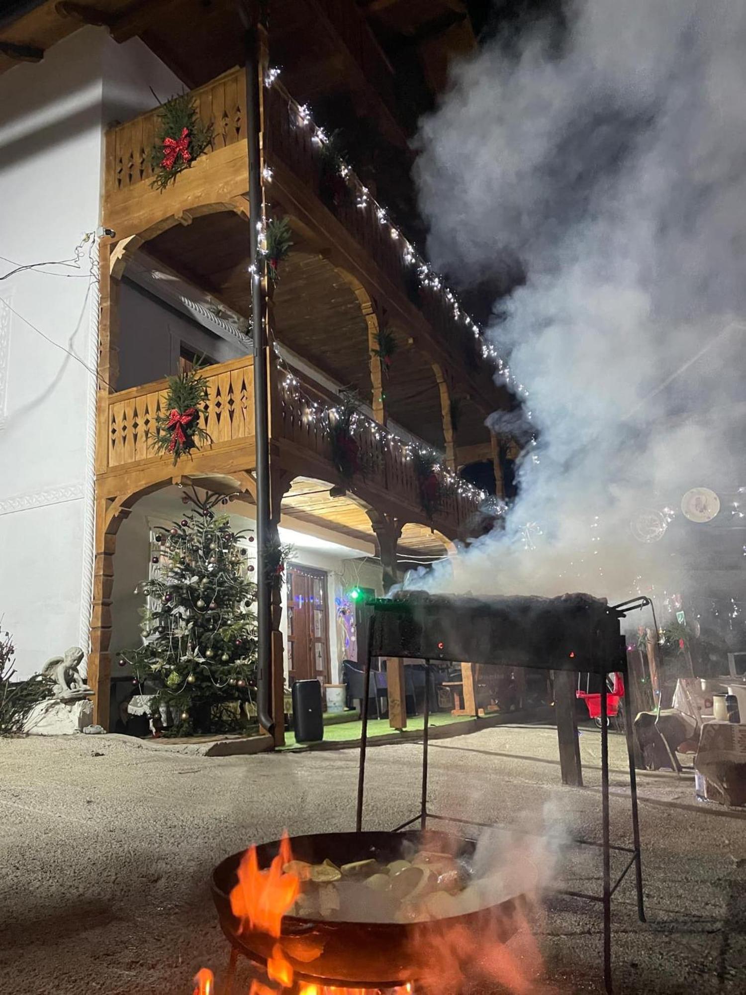 Hotel Casa Ionela Petreus Poienile Izei Esterno foto