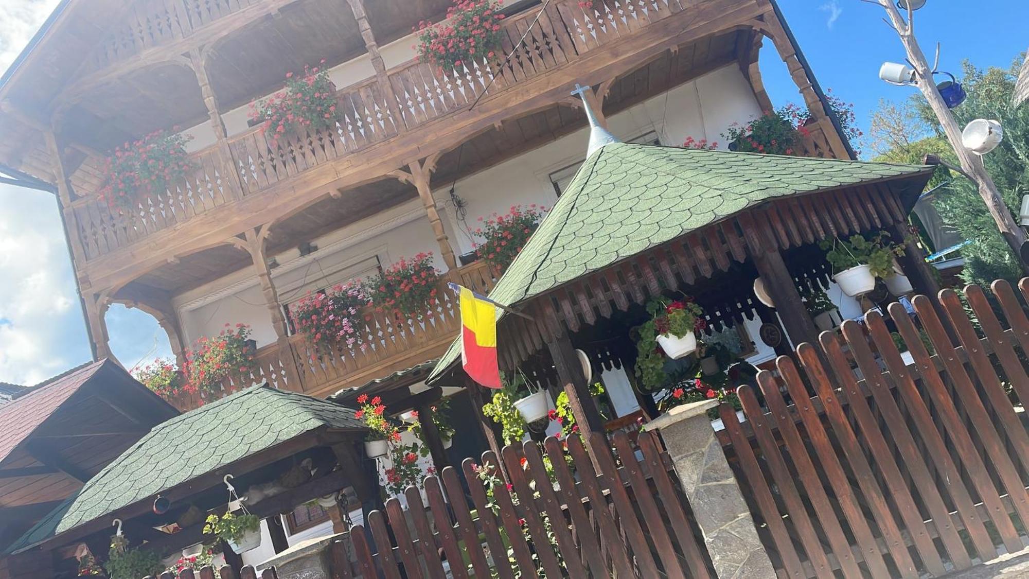 Hotel Casa Ionela Petreus Poienile Izei Esterno foto